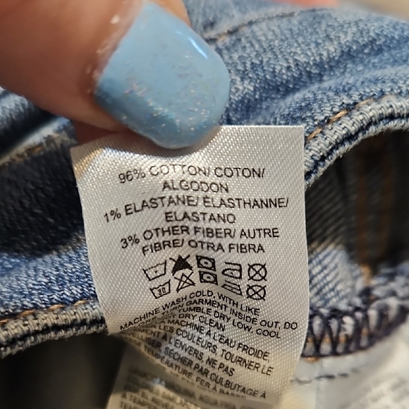 Lucky Brand Cropped Rolled-Cuff Jeans in Faded Blue - Picture 10 of 10